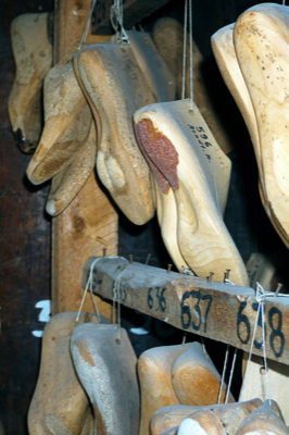 Orthopädische Schuhleisten, Holz, 25,5 x 10 x 8,5 cm, um 1975, Foto: © Sebastian Schiller 