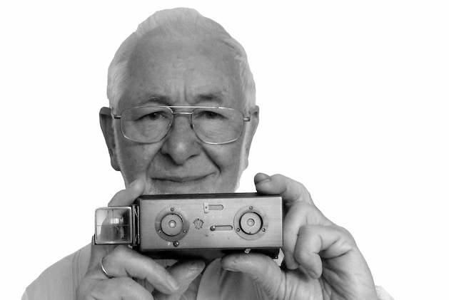 Jürgen Schlinger mit der Stereokamera Le Glyphoscope, Foto: © Jürgen Schlinger